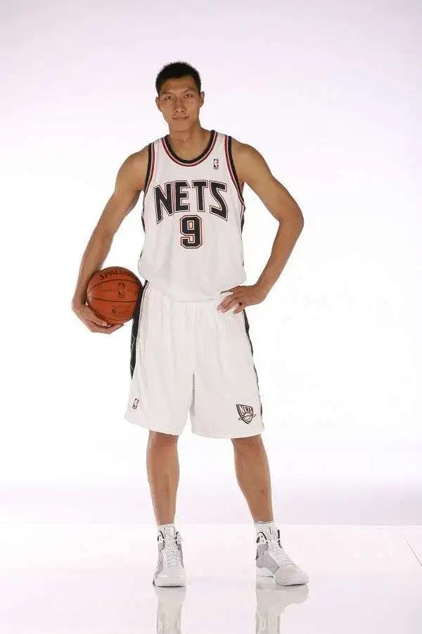 易建联nike篮球签名,nike易建联1代