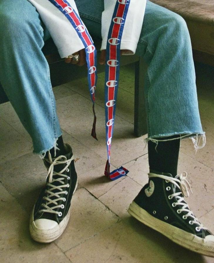 匡威格子鞋子怎么搭配裤子,匡威的鞋如何搭配裙子好看