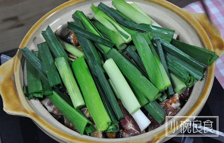 何炅直呼“要了命了”的「啫啫排骨」,在家4步搞定