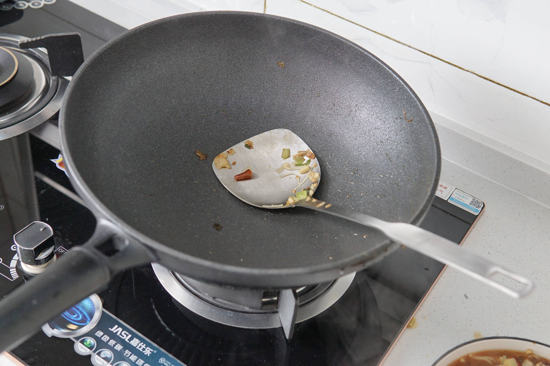 九阳晶钻耐磨不粘锅测评,不粘锅不怕铁铲