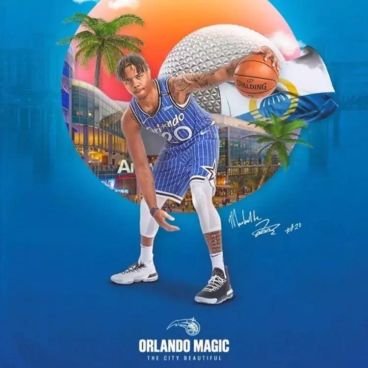 坐在观众席上看球赛篮球绝杀,坐在场边投篮