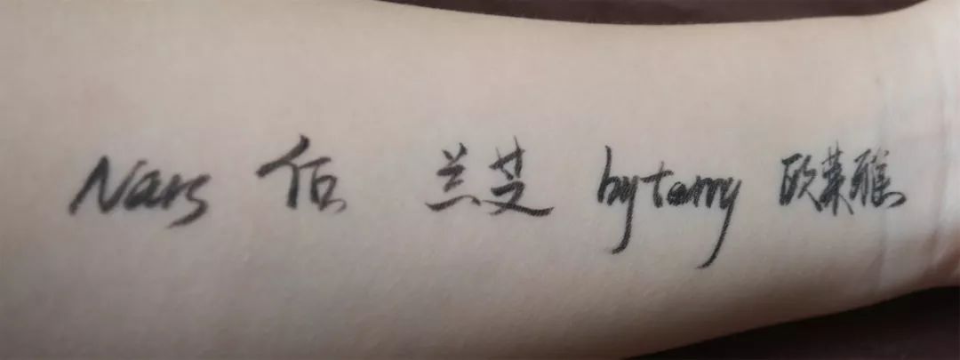 换季只能卡粉起皮？！真人实测告诉你粉底液怎么买