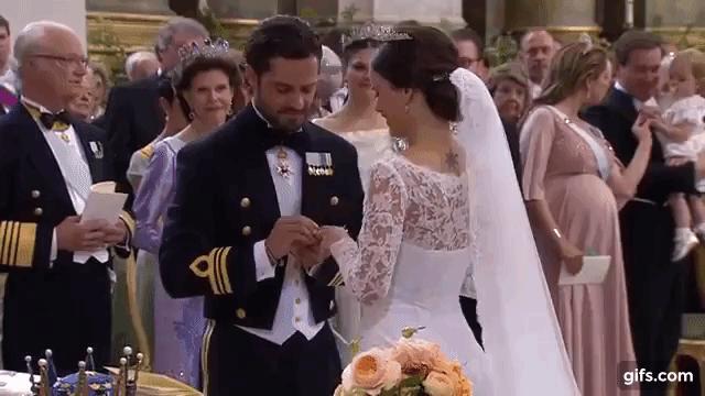 看了这些王室婚礼，原来王妃们佩戴头纱的方式，可谓百花齐放啊