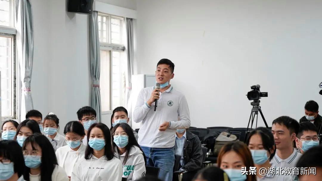 人间有百味!80后全能社区书记将烟火气带进思政课堂