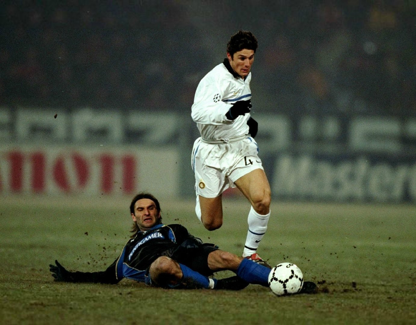 国际米兰球星萨内蒂图片,国米欧冠萨内蒂图文