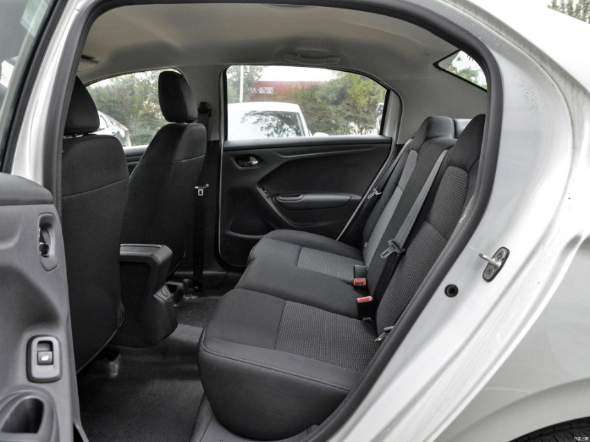 标致301大批量未上户库存车出售,2019款标致301库存