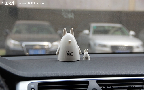 车内刺鼻异味严重怎样清除,一招教你解决车内异味问题