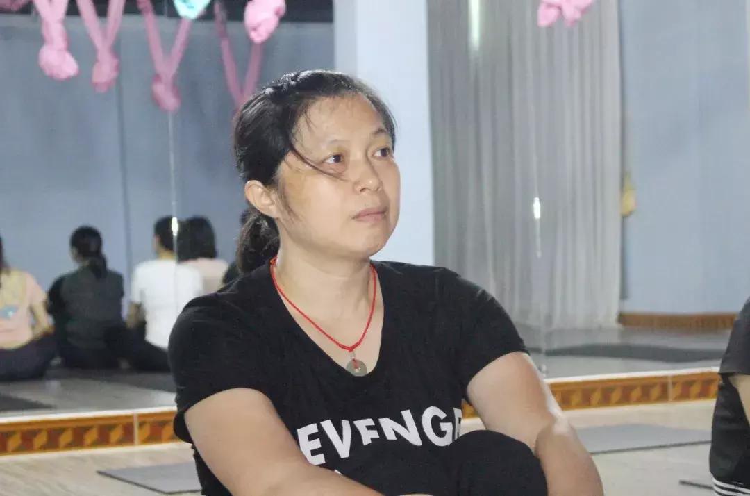 产后臀部两侧凹陷臀部下垂,产后臀部下垂训练