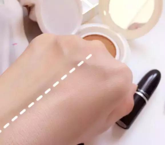 秋冬季超遮瑕不卡粉气垫推荐,滋润又遮瑕的气垫