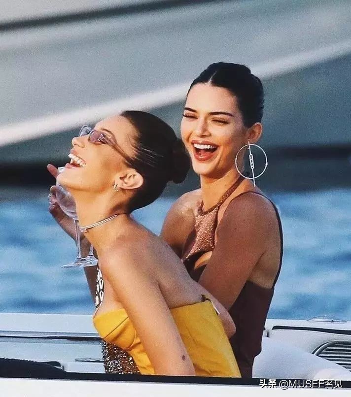 好看的人跟好看的人一起玩,为什么好看的女生都跟丑的在一起