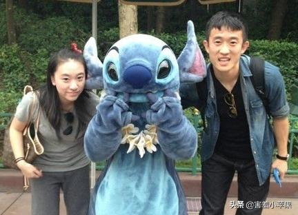 中国男足太太团完整版,中国男足出征带太太团