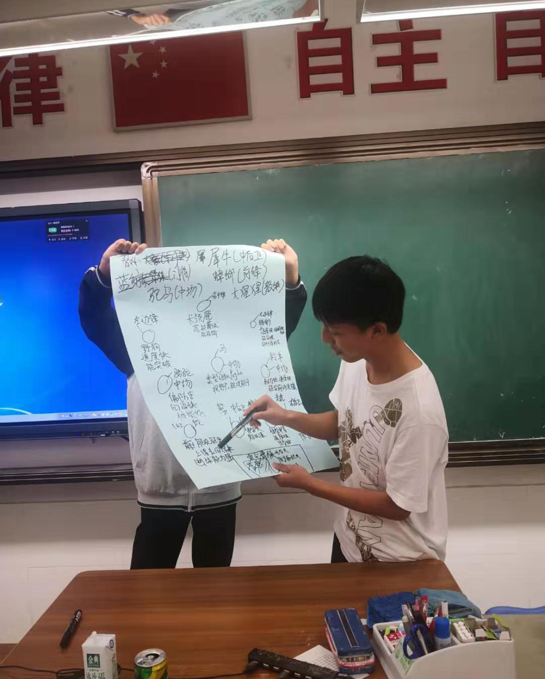 在这所淀山湖畔的青青校园里，动感足球也能有“书香文气”