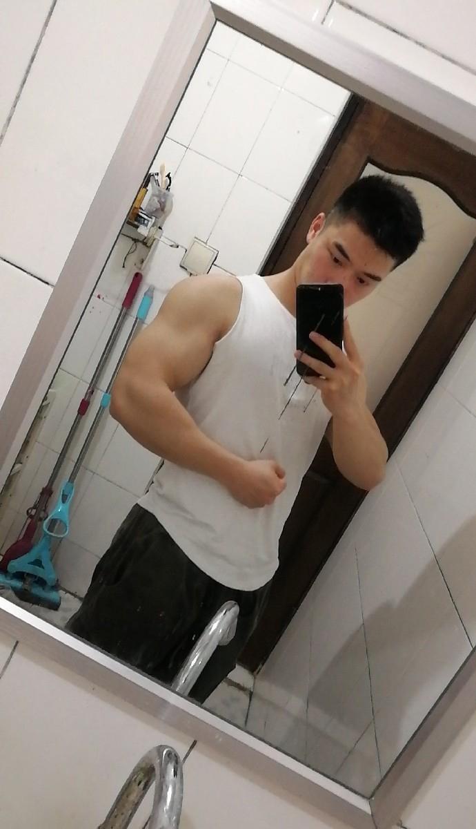 一副哑铃一个星期健身训练表,足不出户哑铃