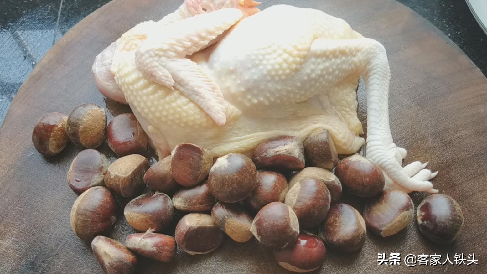 天冷来碗乌骨鸡的鸡汤,天冷了来碗暖心又暖胃的鸡汤吧