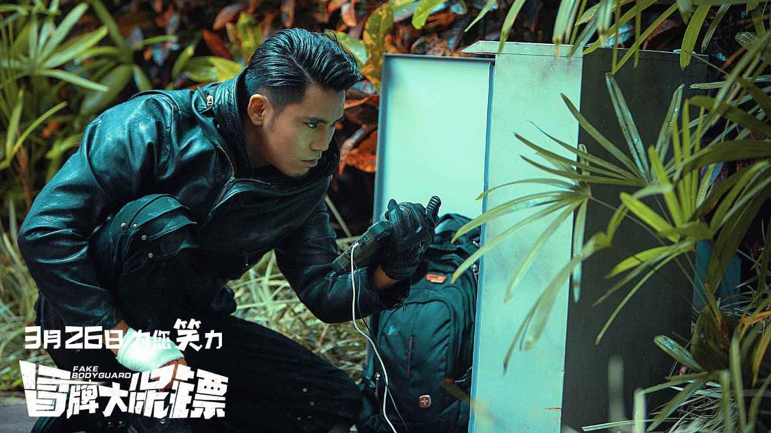 柳岩穿吊带衫,柳岩白色吊带衫