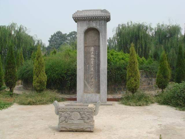 望岳杜甫描写泰山神奇秀丽的诗句,杜甫泰山的诗刻在哪里