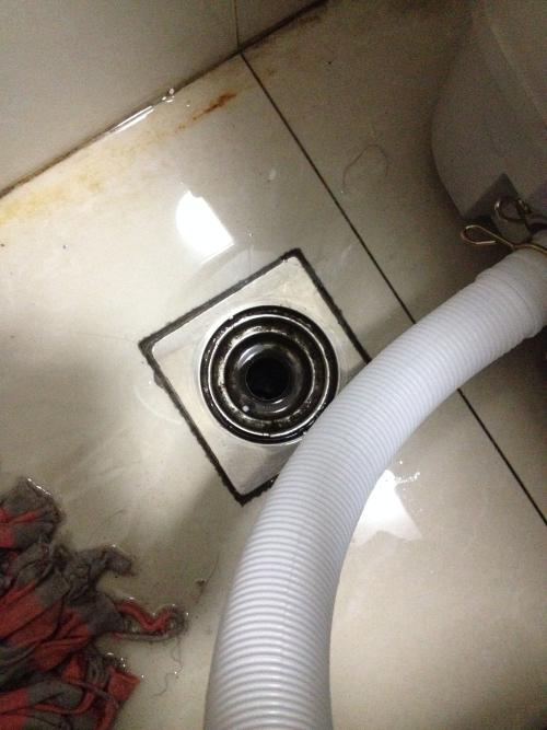 为什么洗衣机排水管不能直插地漏,洗衣机排水管插地漏冒水怎么解决