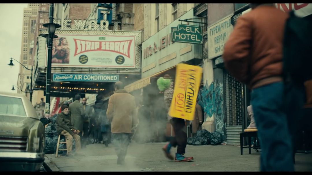 小丑口碑大爆豆瓣评分9,dc新片小丑首曝预告风格黑暗