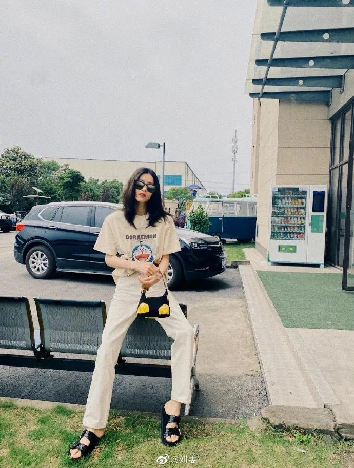 今夏最值得入手的4双网红凉鞋,圆头高跟凉鞋今夏最洋气