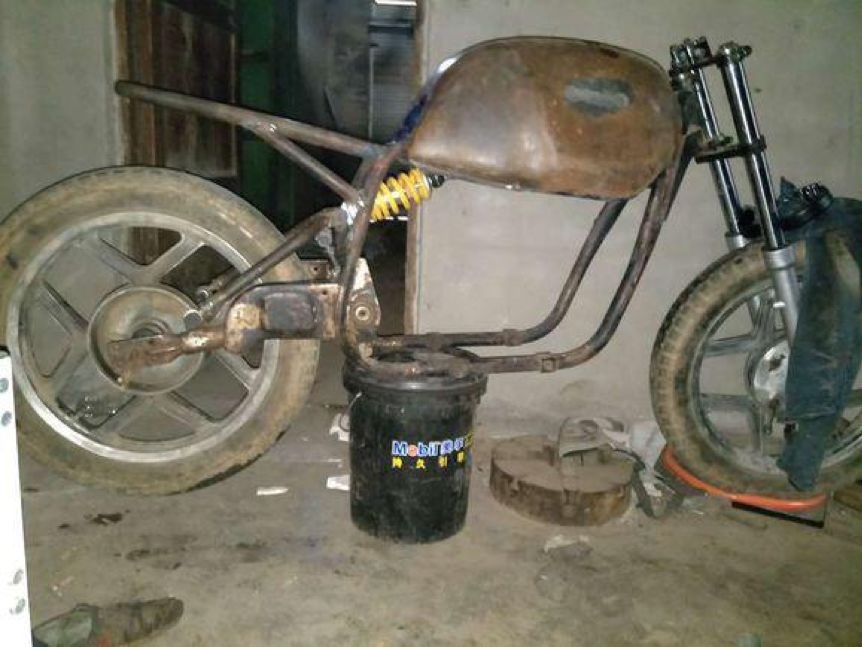 北京车神越南开摩托改装店，每年被偷20辆，赚60万被越南女孩追求