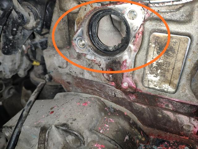 11年奥迪a6漏机油,奥迪a62.0t漏水一般哪里问题