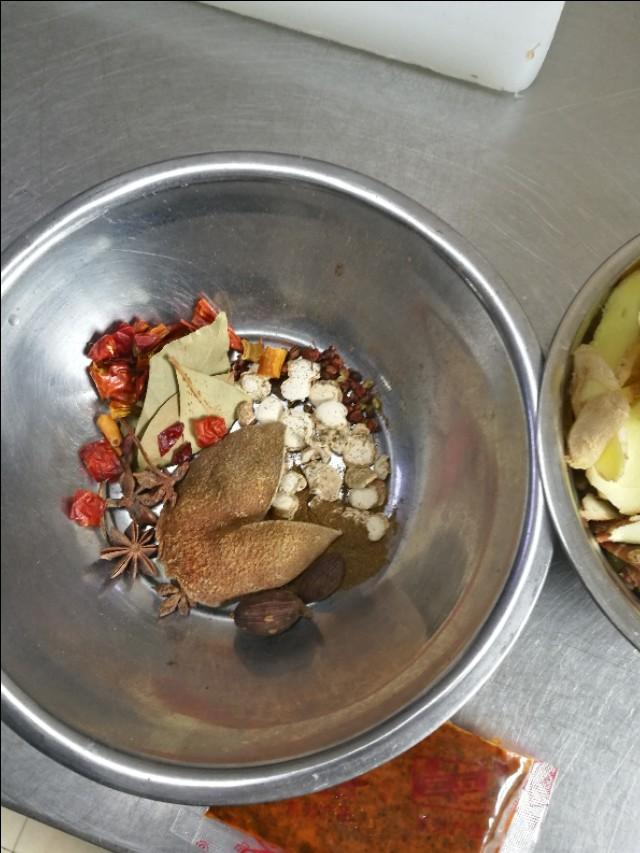 酸菜焖鸭子做法,酸菜鸭的做法大全家常菜