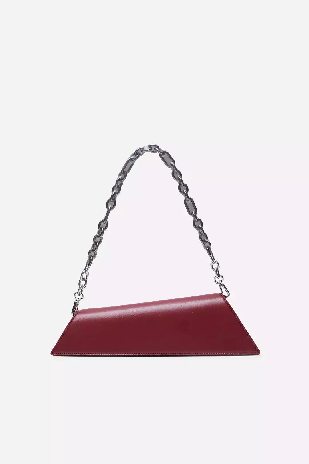 奶奶都嫌丑的包被Jennie背过后，有半个地球的时尚博主疯狂求同款