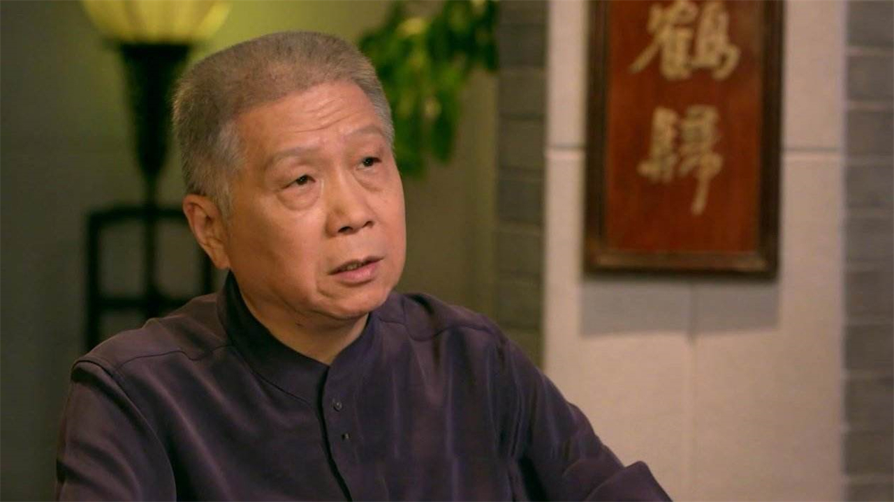 小姐姐在水下憋气100秒探险,小姐姐水下憋气挑战100秒