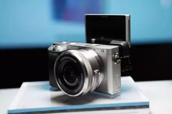 A6400值不值得买？全画幅微单价格更诱惑