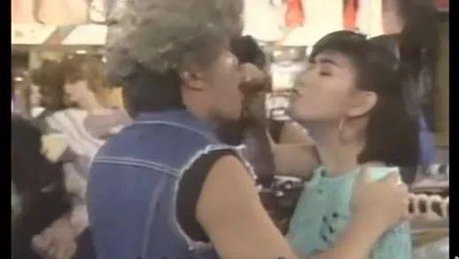 57岁周星驰历经4段感情，罗慧娟对他影响最为深，莫文蔚不计前嫌