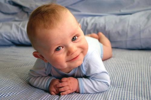 孩子总是歪头看电视,孩子总是歪头睡怎么办