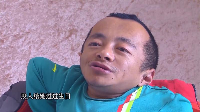 高165漂亮妻子嫁大10岁60厘米老公，被骂图钱，她：不在乎