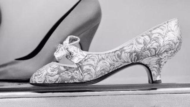 方头法式赫本风女单鞋粗跟,赫本风复古粗跟单鞋显脚瘦