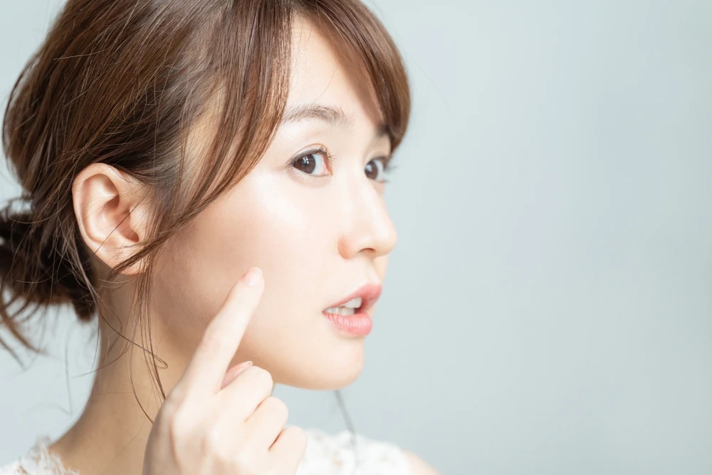 脸上有血丝红点,脸上有血丝红块