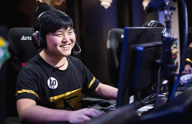 国服第一uzi峡谷之巅,uzi峡谷之巅玩游戏