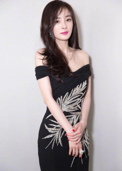 大型尴尬！一件山寨货四连撞，明星工作室都不通网吗？