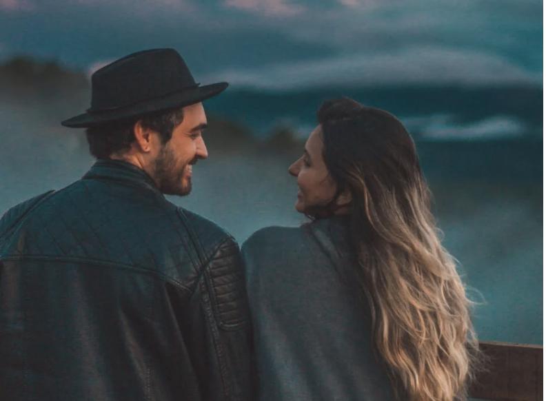 对男人说想你了他哪种回答是爱你,想念男人怎么说他更爱你