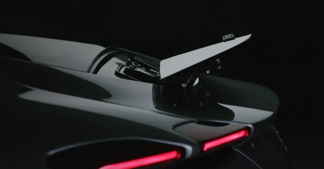 法拉利roma白外黑内,法拉利roma白色硬顶