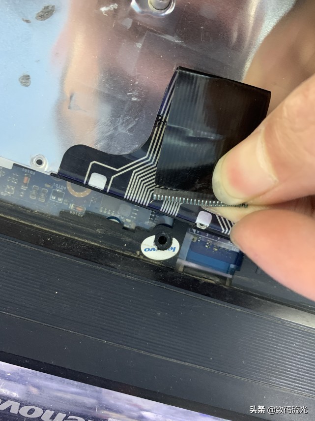 电脑摔了主板坏了,手提电脑摔一次主板坏了