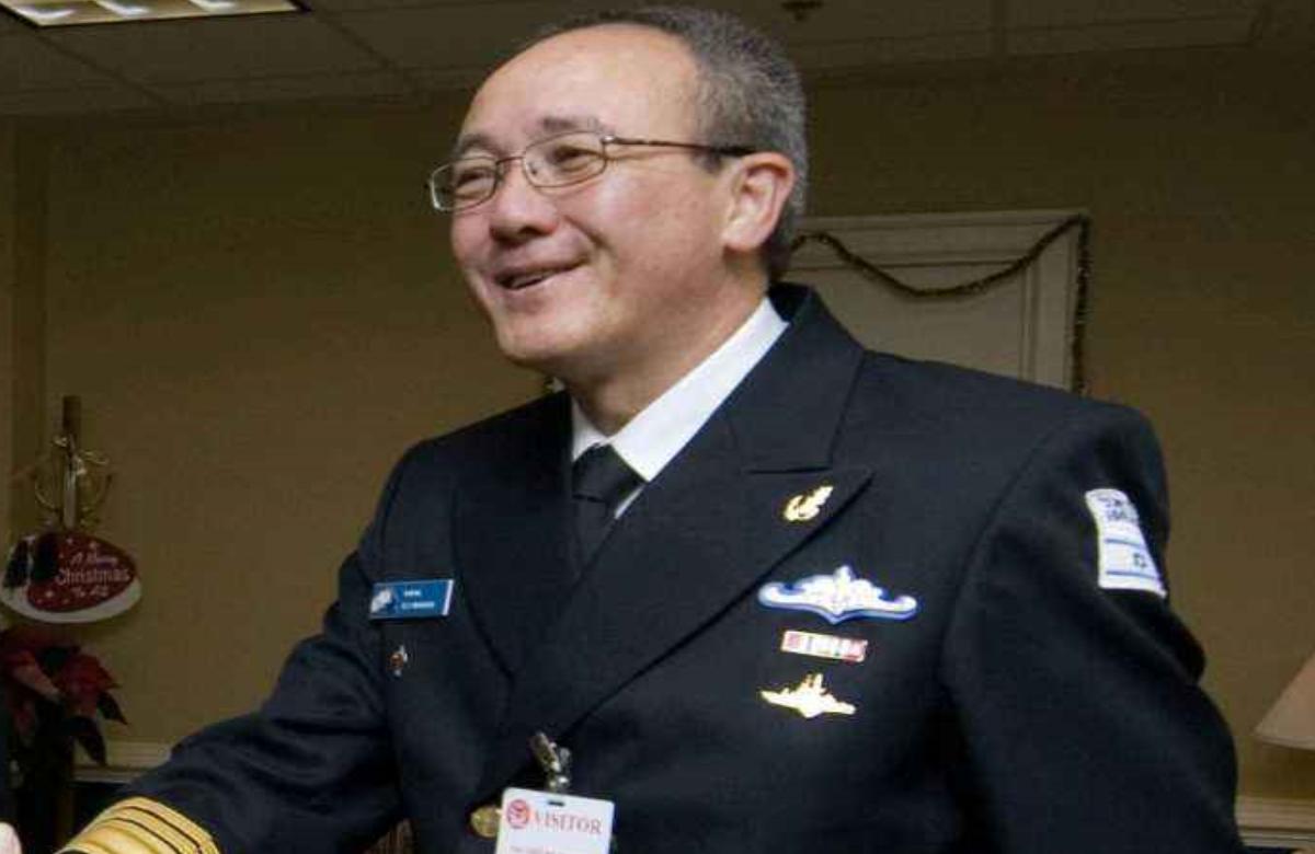 多年前父亲离家出走,父亲逃往中国避难儿子回国