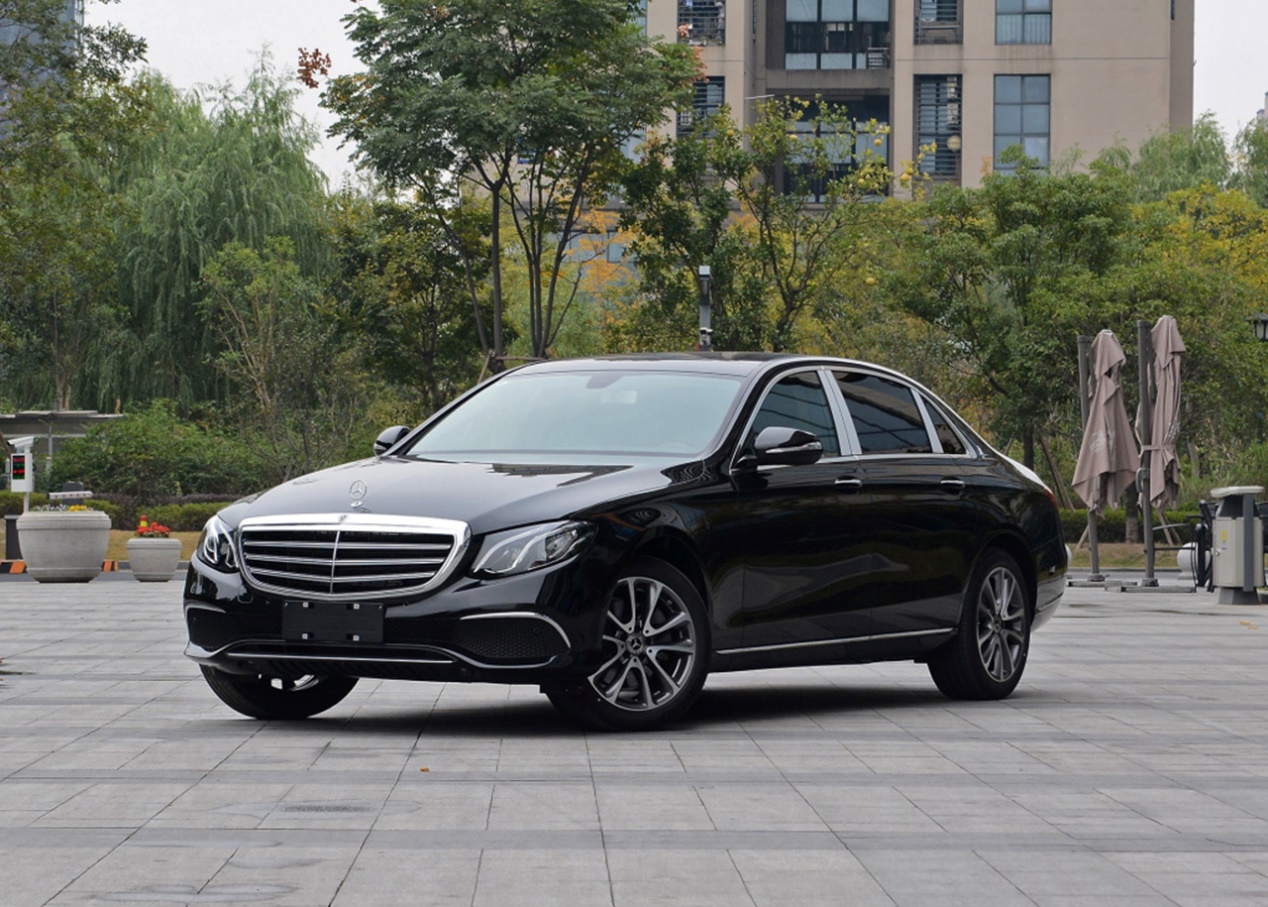 在网络端一直备受争议，在销售端却越卖越好的奔驰E，强势