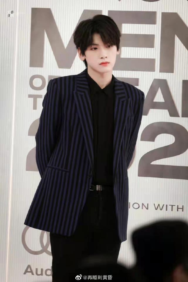 gq盛典蔡徐坤迪丽热巴内场 (gq盛典迪丽热巴蔡徐坤同框)