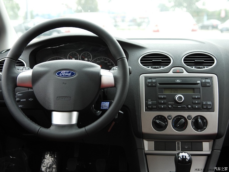 福克斯两厢2.0自动豪华运动,运动款福克斯与普通版的区别