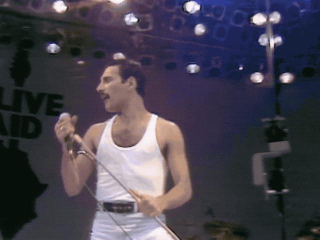 窦唯18岁,窦唯年轻时在香港演唱会吹笛子