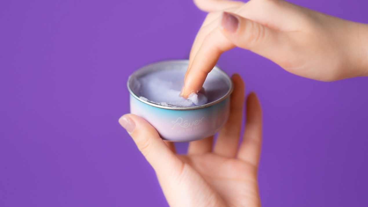 一颗少女手蕾解锁一场浴中奇思，于是身体被唤醒