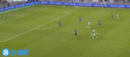 国足对沙特防守阵型,国足应警惕对手的边路进攻战术