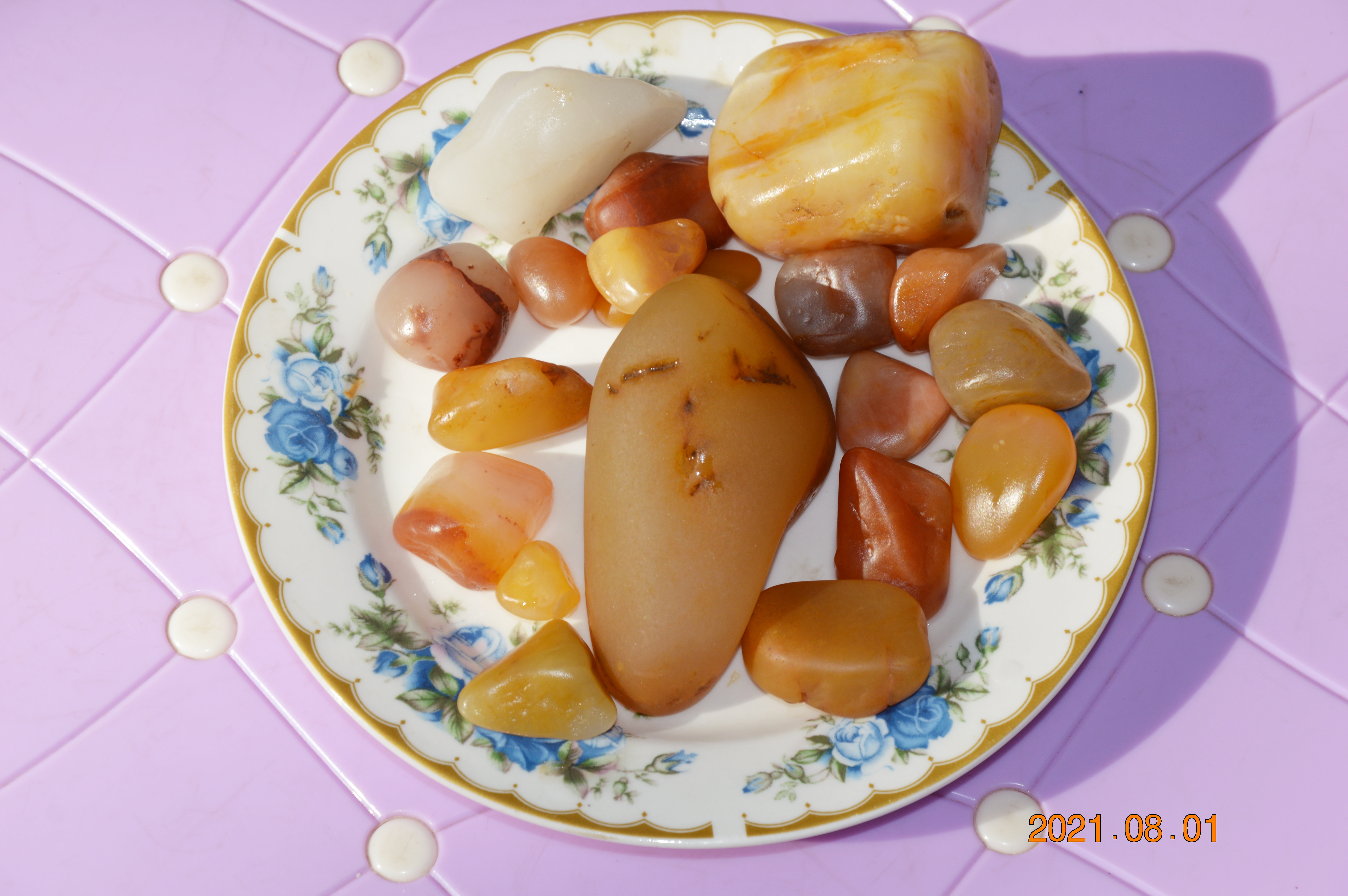 陕西渭河最好奇石图片大全,最贵的金丝玉奇石