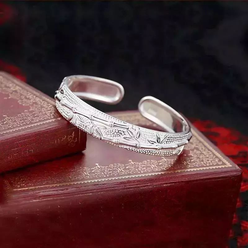 三十多块钱买的银戒指是真的吗,银戒指有黑色斑点