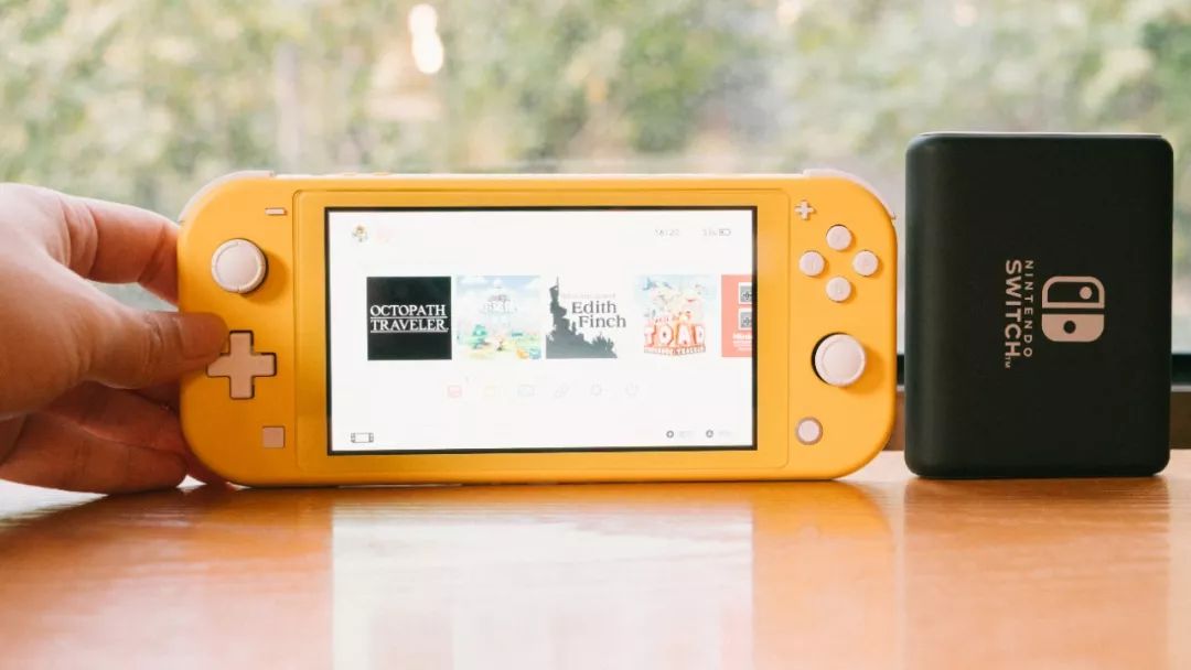 switchlite买硬破还是普通的好,现在买switchlite合适吗