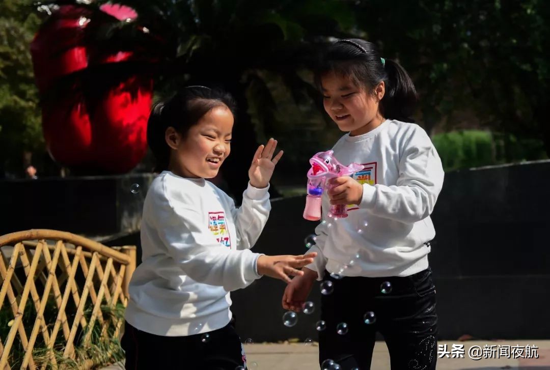 坐骨连体双胞胎多大分离,中国首例坐骨婴儿手术成功完整版